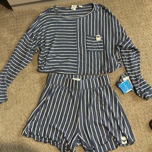 NWT girls ROXY soft striped high waisted short/ long sleeve set  sz 10m
